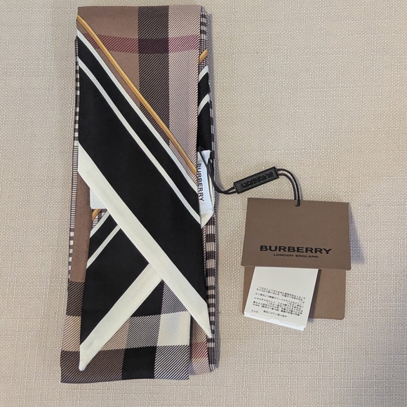 Burberry Skinny Silk Scarf - Archive Belt & Check pattern - Picture 4 of 6